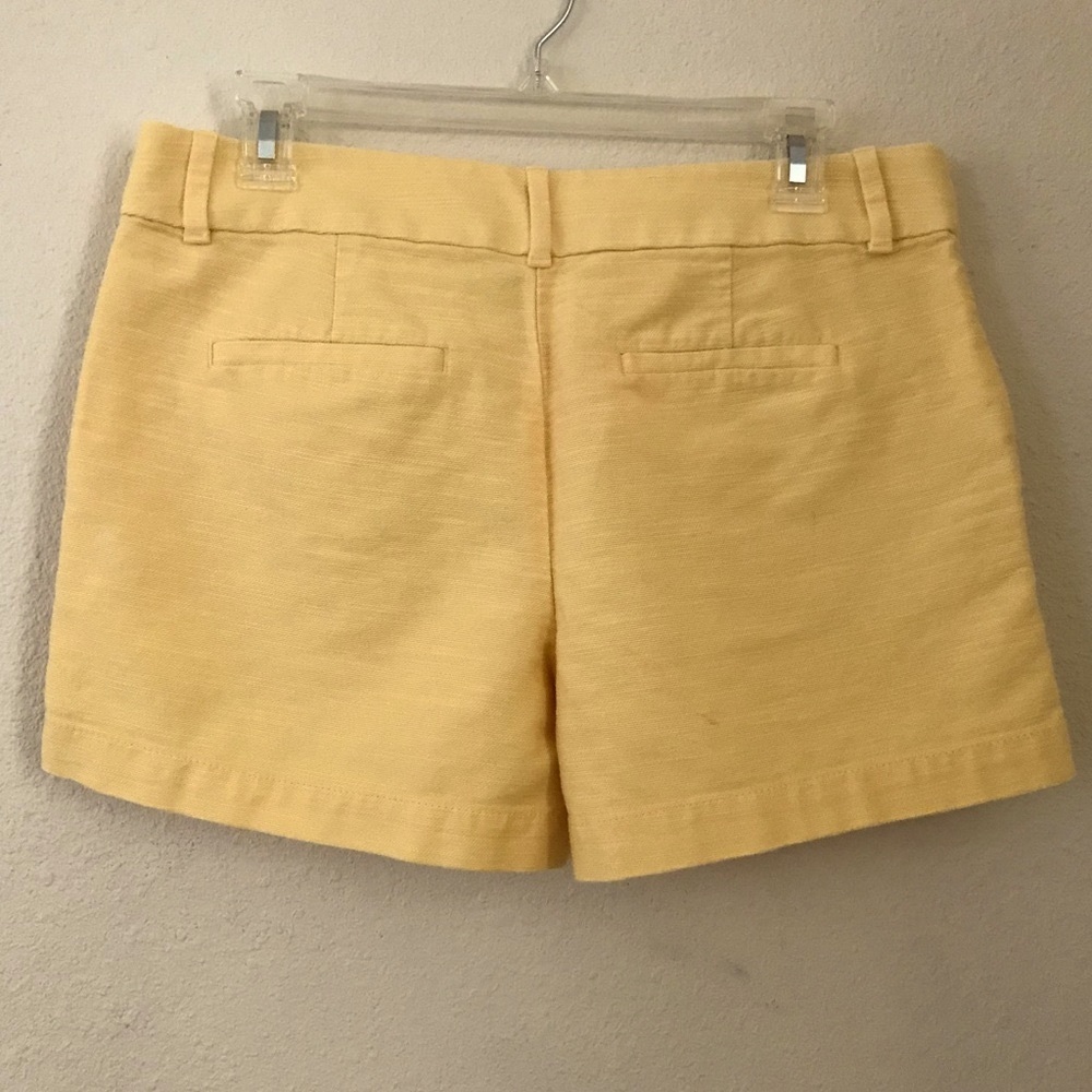 Yellow Ann Taylor Loft Sz 6 Tab-front Shorts